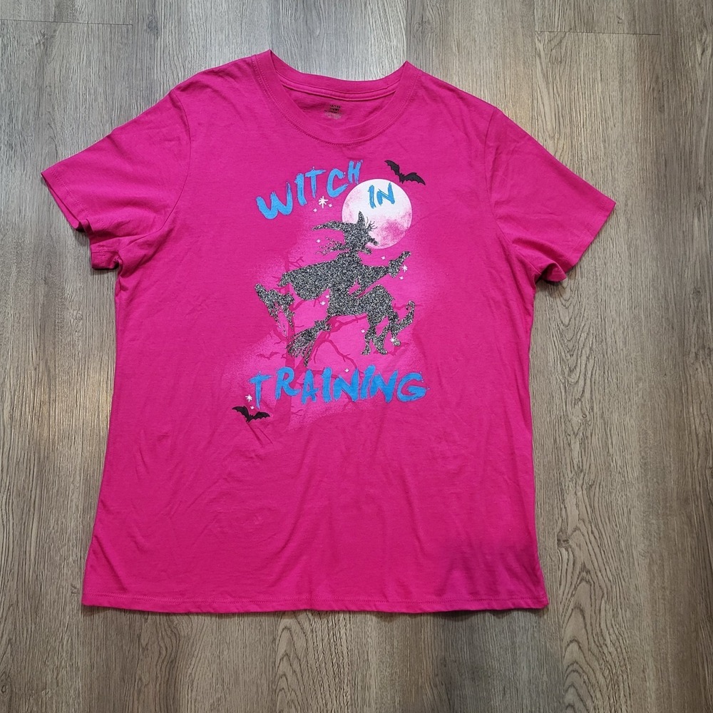 Women's Halloween Witch In Training T-Shirt Sze 1X/1XG Pink 100% Cotton